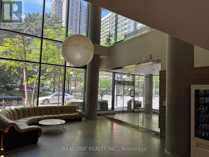 Property Photo:  75 St Nicholas Street 1303  ON M4Y 0A5 