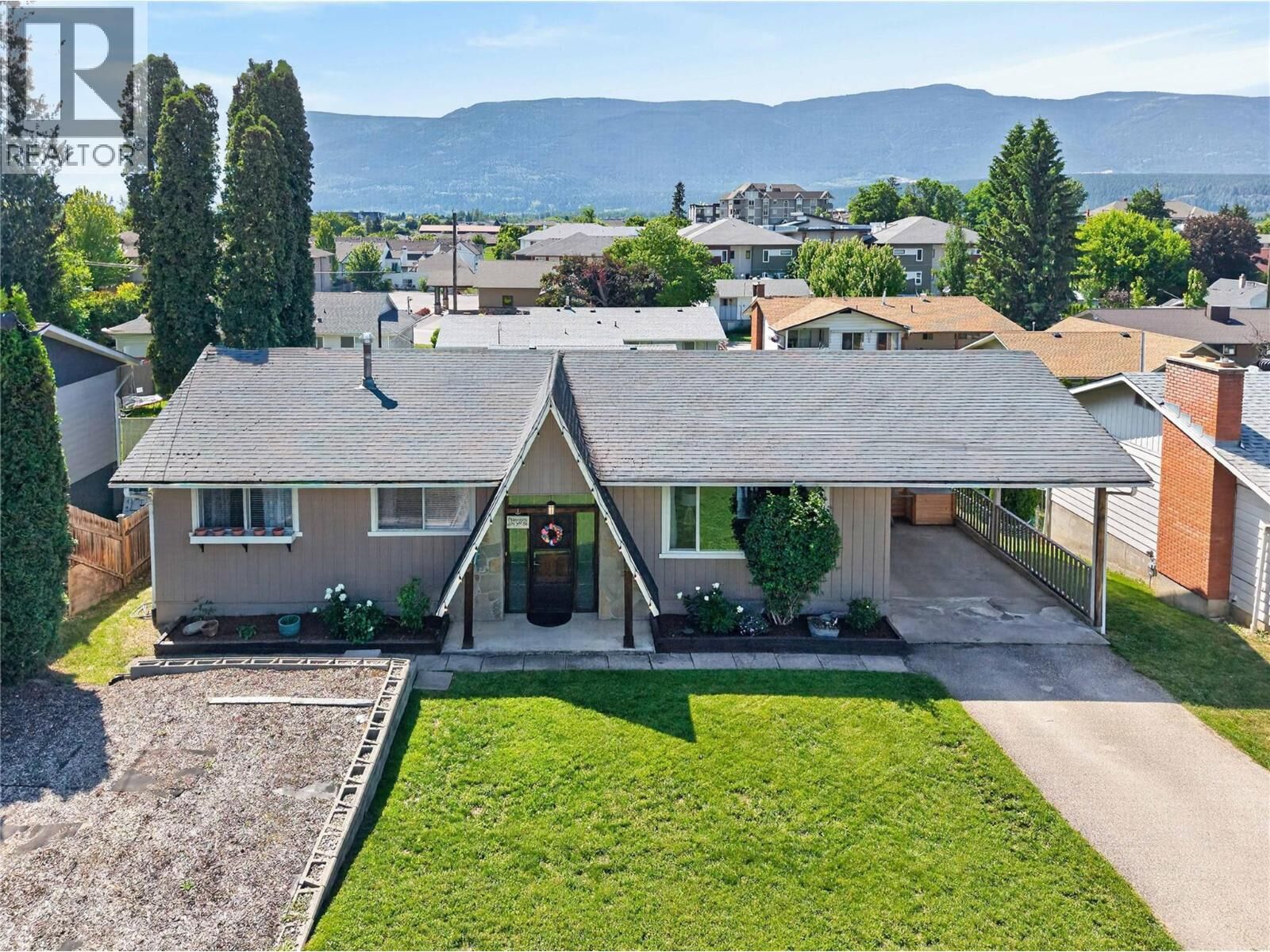 Property Photo: 691 3 Street Southeast BC V1E 4G9