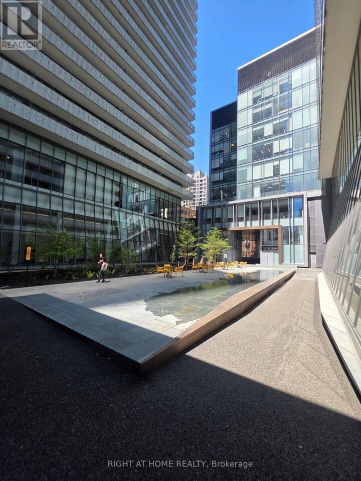 Property Photo:  50 Charles St E Street 3813  ON M4Y 0C3 