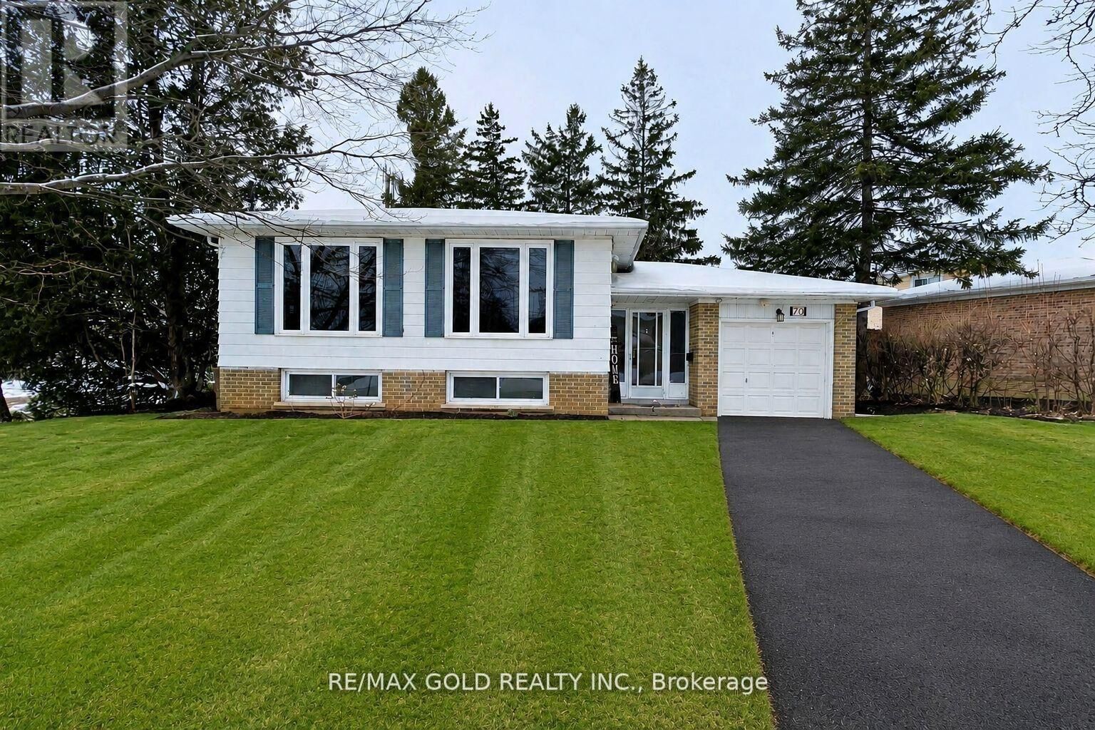 Property Photo: 70 Greystone Crescent ON L7G 1G9