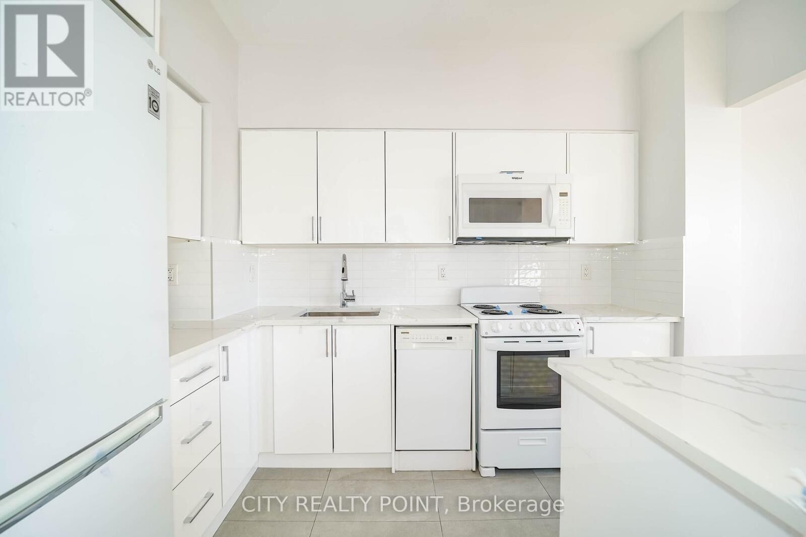 Property Photo:  490 Eglinton Avenue East 201  ON M4P 1M4 