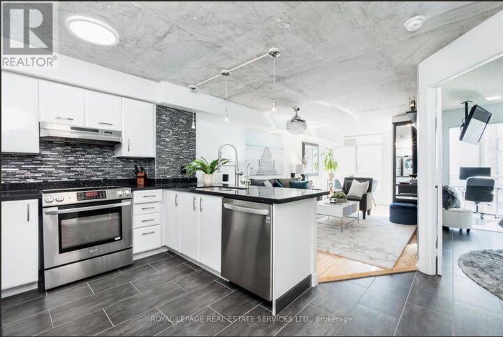 Property Photo:  801 King Street West 826  ON M5V 3C9 