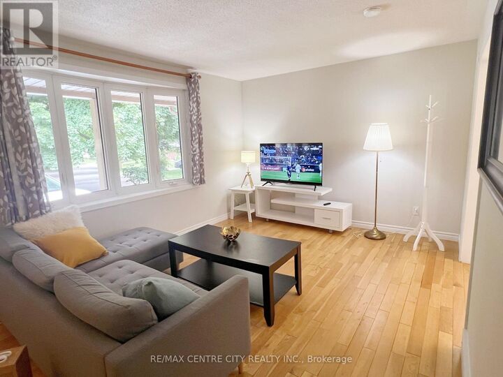 Property Photo:  116 Paperbirch Crescent East Upper Unit  ON N6G 1L7 