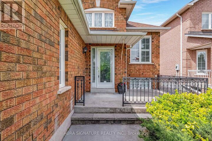 Property Photo: 30 Graceview Court ON L4L 9C4