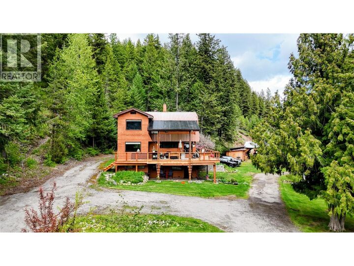 Property Photo: 1525 Highway 3 / 95 Highway BC V0B 2P0