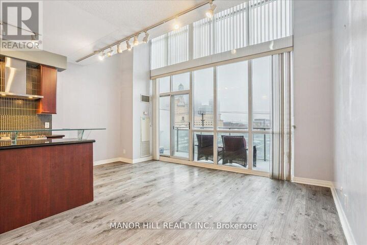 Property Photo: 220 Burnhamthorpe Road West 513 ON L5B 4N4