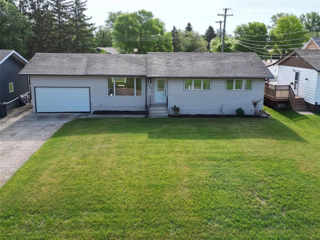 Property Photo:  206 Galway Bay  MB R0K 1G0 