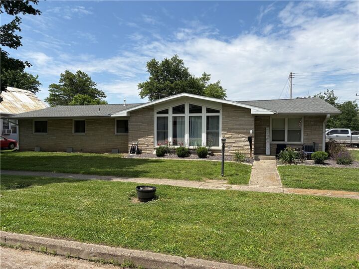 Property Photo:  701 W Madison Avenue  IL 62411 