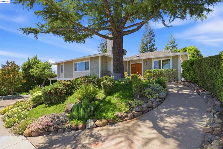 Property Photo:  748 Wimbledon Ln  CA 94550 