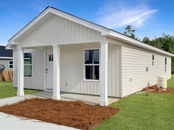 Property Photo: 5431 Bayleaf Drive FL 32539