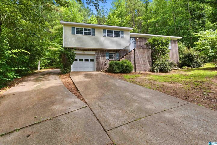 Property Photo:  215 Oak Ridge Drive  AL 35121 