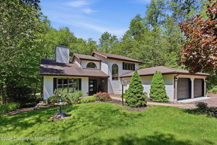 Property Photo:  2526 Country Club Drive  PA 18466 