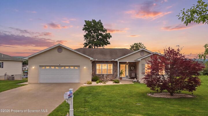 Property Photo:  420 Callahan Drive  PA 18433 