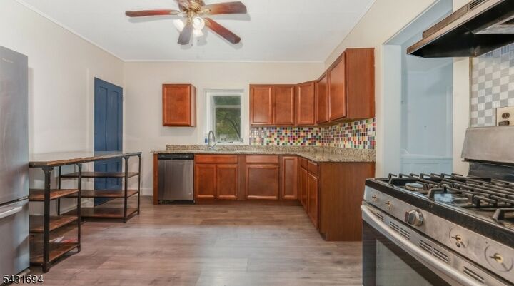 Property Photo:  5 Springside Road  NJ 08829 