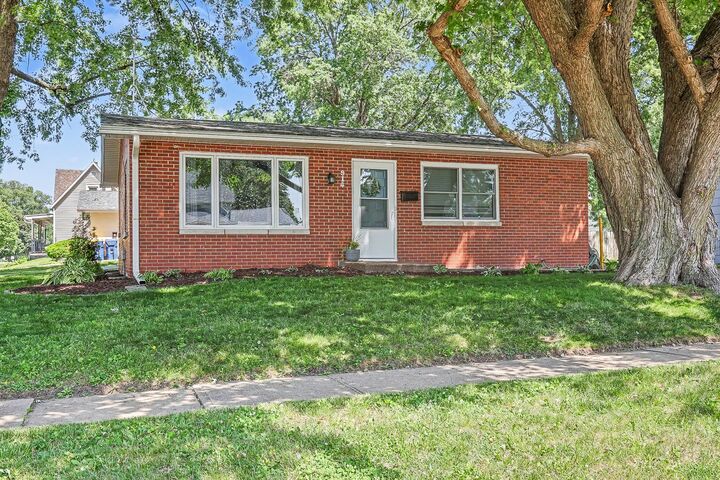 Property Photo:  914 W 5th Street  IA 50219 