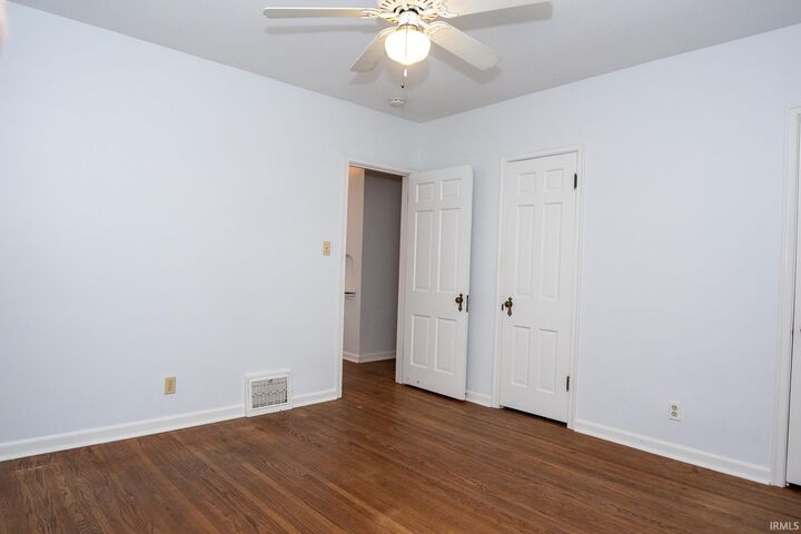 Property Photo:  3211 E Gum Street  IN 47714 