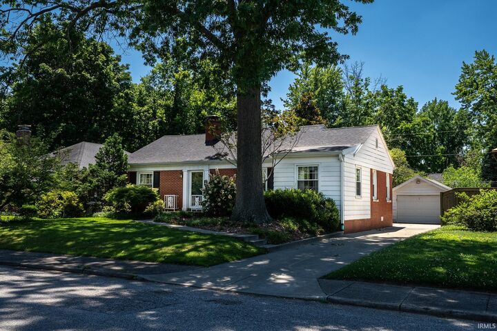 Property Photo:  3211 E Gum Street  IN 47714 