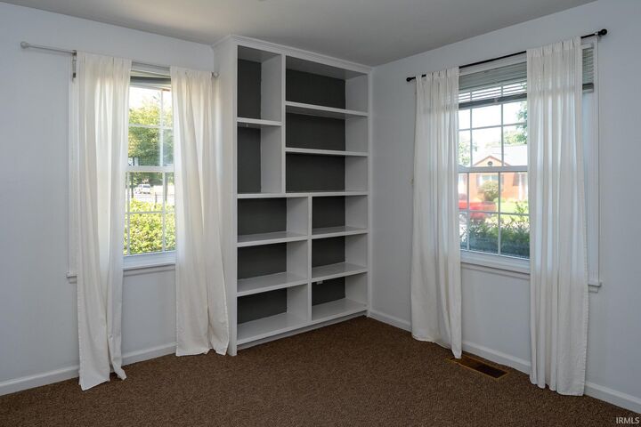 Property Photo:  3211 E Gum Street  IN 47714 