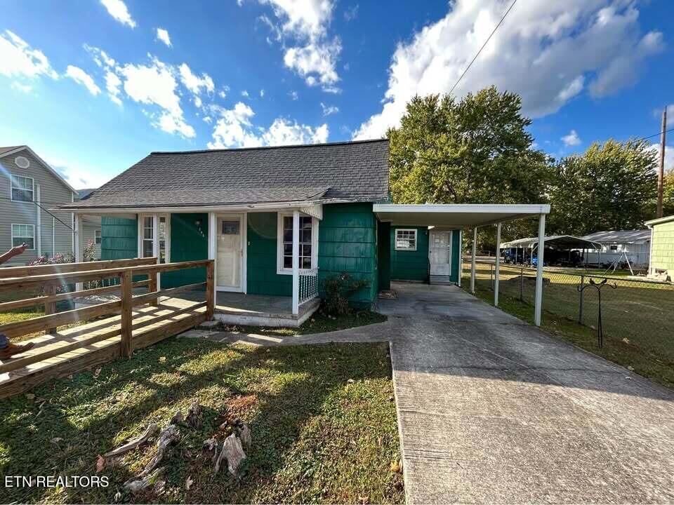 Property Photo:  205 S Front St  TN 37854 