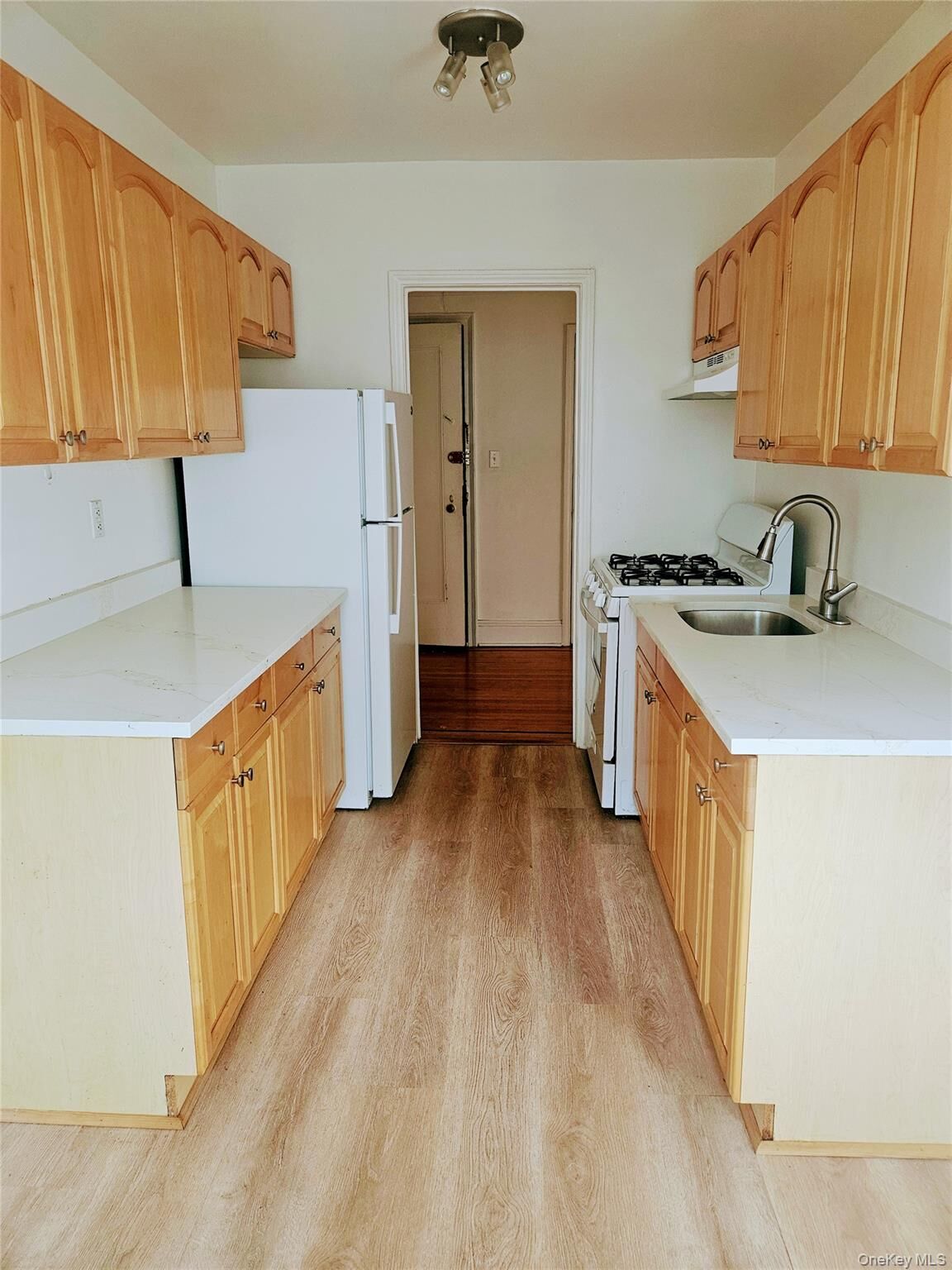 Property Photo:  1 Broad Parkway 6M  NY 10601 