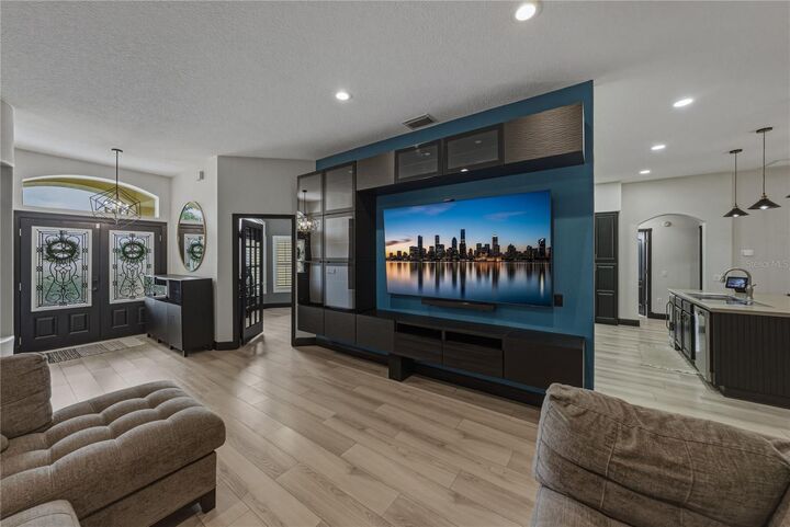 Property Photo:  1808 Tangledvine Drive  FL 33543 