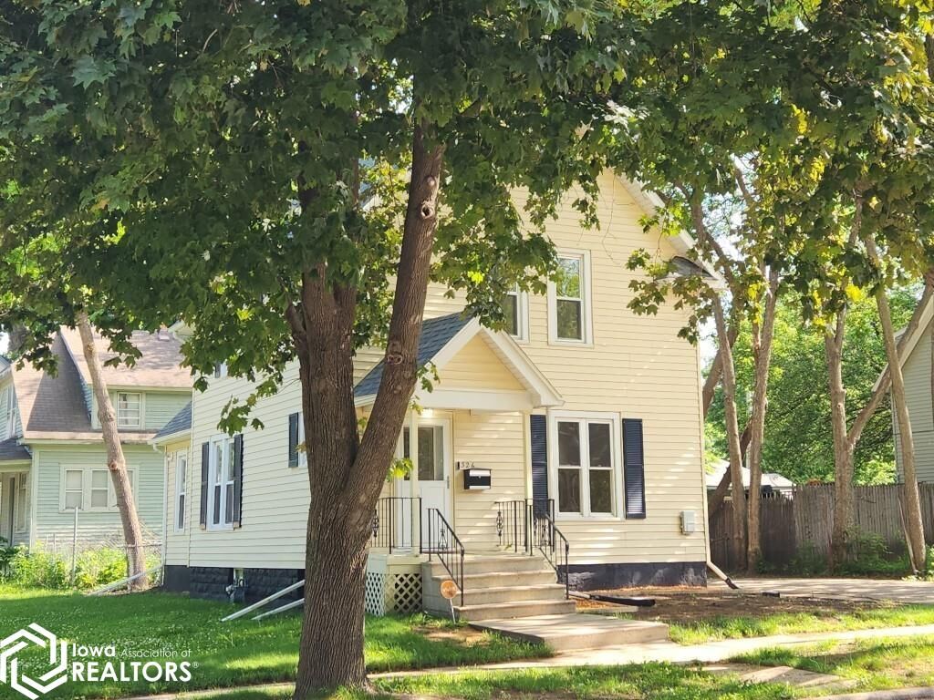 Property Photo:  326 1st Street NW  IA 50401 