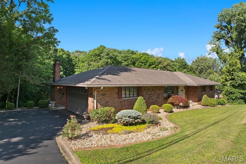 Property Photo:  1418 W Main Street  IL 62234 