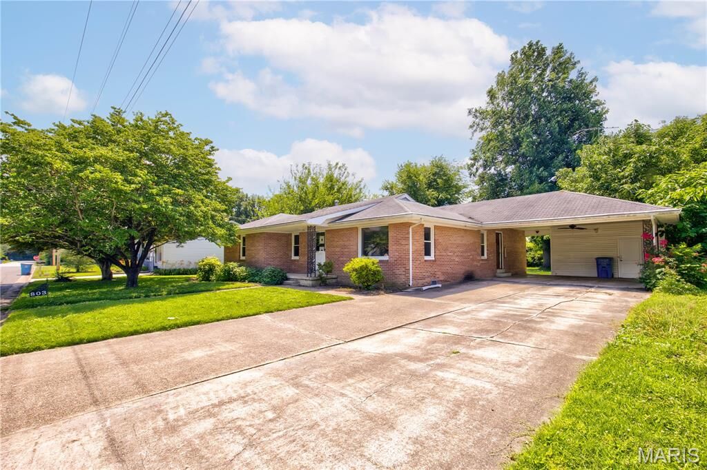 Property Photo:  803 State St  MO 63834 