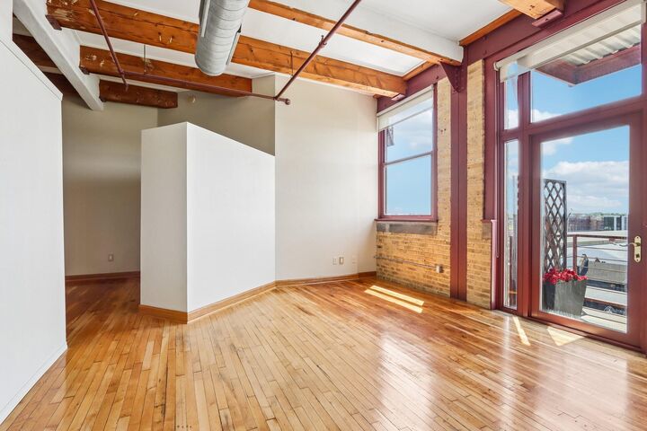 Property Photo:  215 W Maple St  WI 53204 