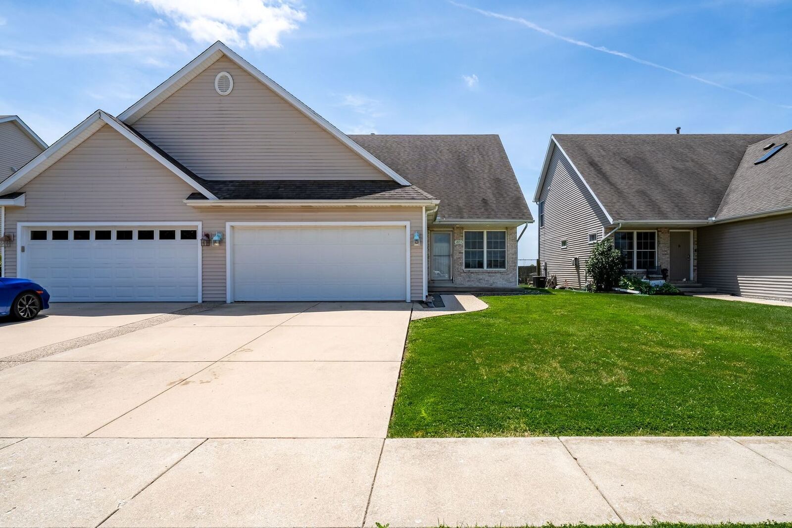 Property Photo:  1831 Marina Drive  IL 61761 