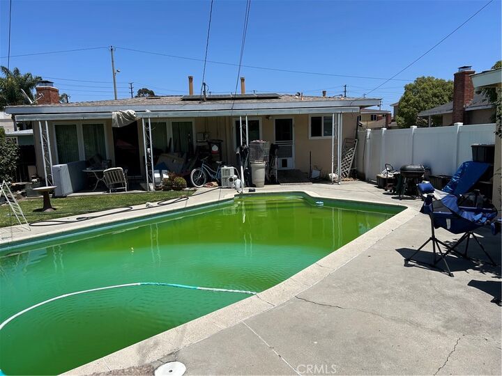 Property Photo: 2211 Conquista Avenue CA 90815