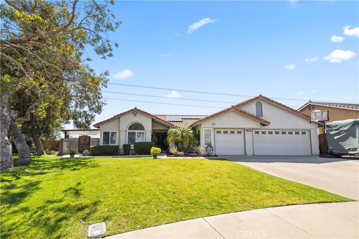 Property Photo: 3906 N Flame Tree CA 92377