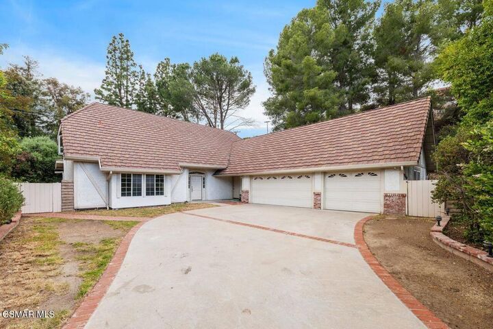 Property Photo:  5523 Ember Court  CA 91301 