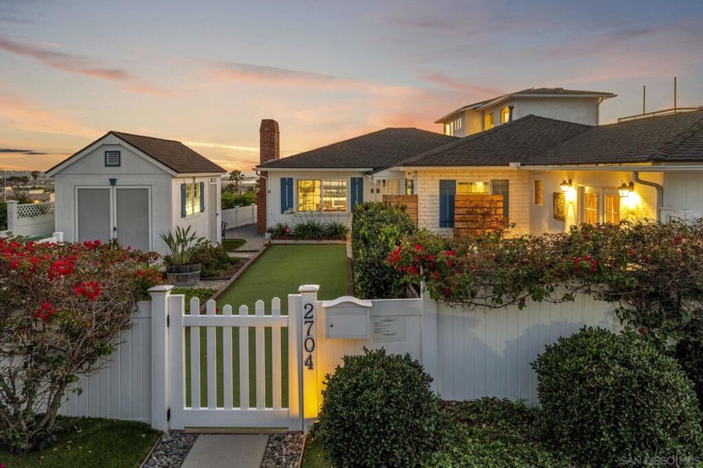Property Photo:  06-2704 Deerpark Dr  CA 92110 