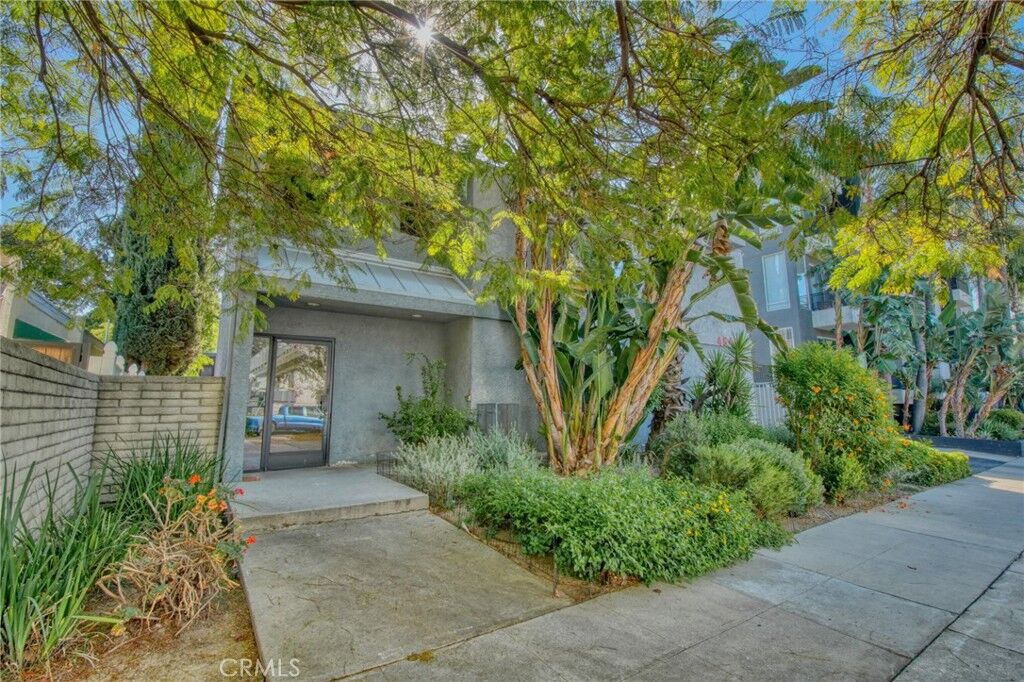 Property Photo:  4546 Murietta Avenue 105  CA 91423 