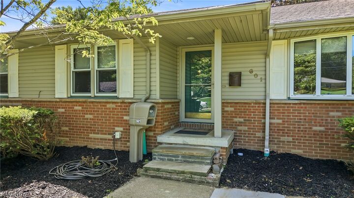 Property Photo:  601 Murray Hill Drive  OH 44505 