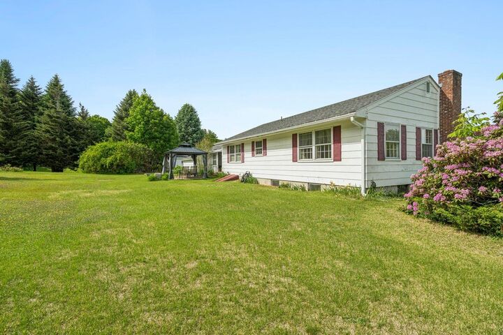 Property Photo:  21 Chase Circle  NH 03226 