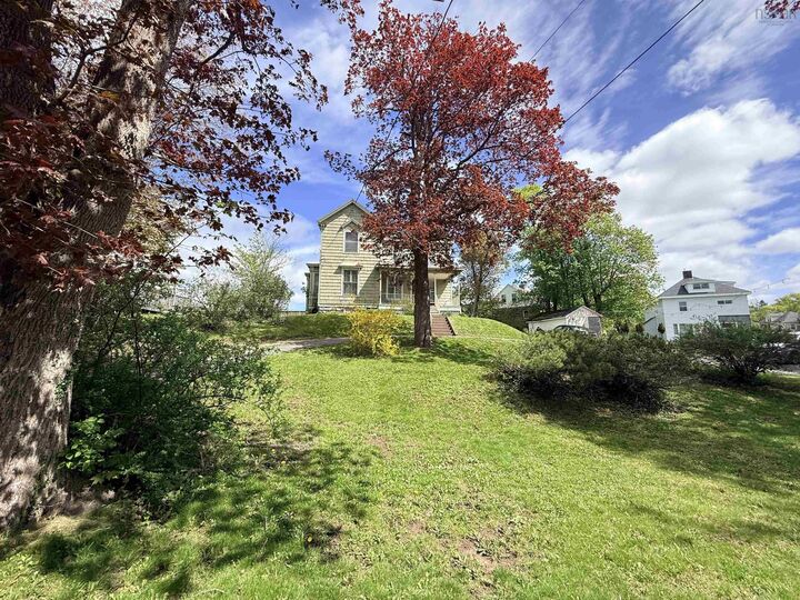 242 Fraser Street — photo 1
