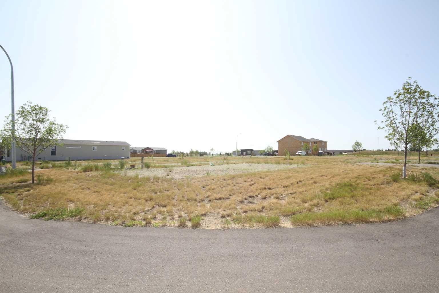 Property Photo: 2 Meadows Way AB T1G 2A2