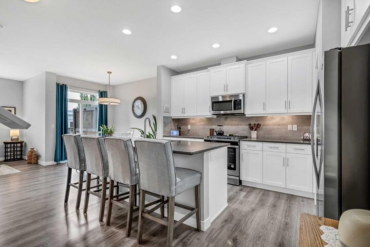 Property Photo: 565 Midtown Street SW AB T4B 4E2