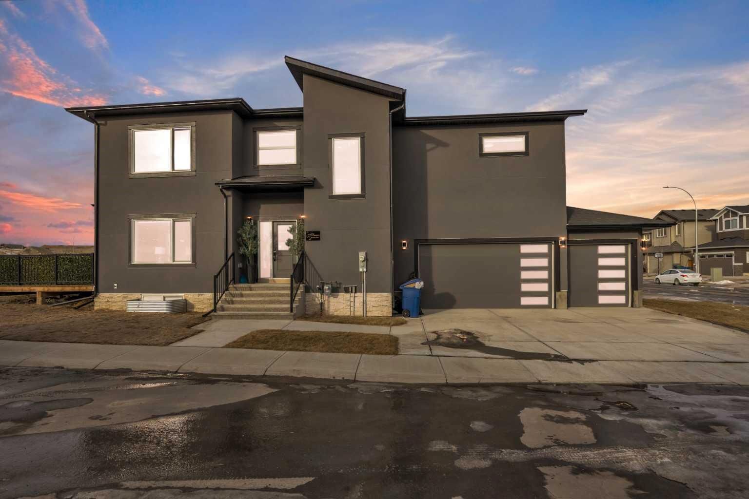 Property Photo: 97 Baysprings Gardens SW AB T4B 5C6