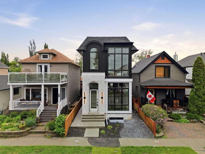 Property Photo:  806 23 Avenue SE  AB T2G 1N8 