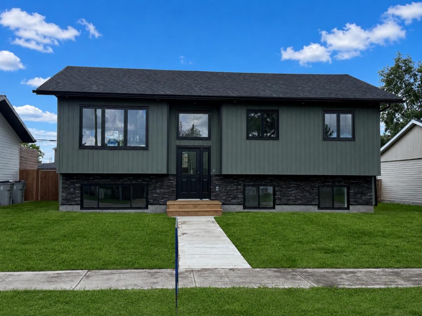 Property Photo: 1029 7 Avenue AB T9W 1H3