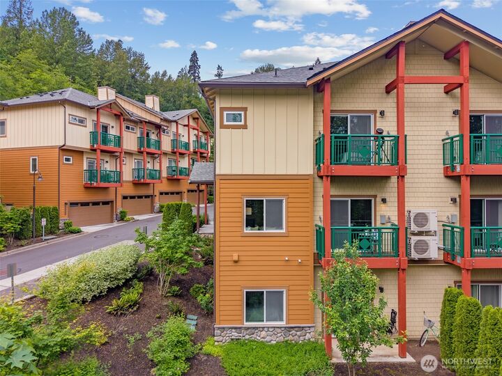 Property Photo:  1086  Collier Place SW N35  WA 98027 