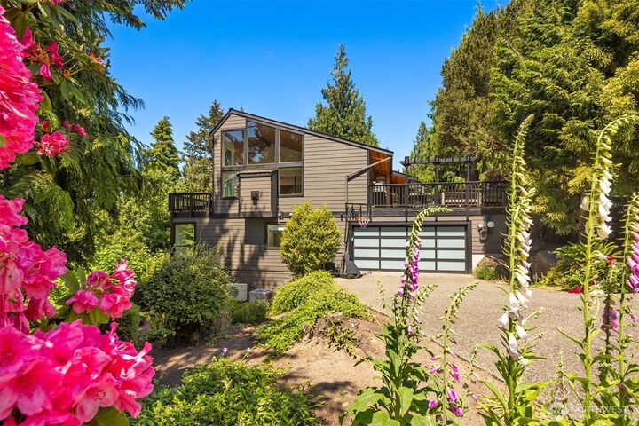 Property Photo: 13441 64th Terrace NE WA 98034