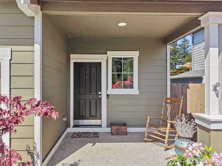 Property Photo:  15216  79th Avenue E  WA 98375 