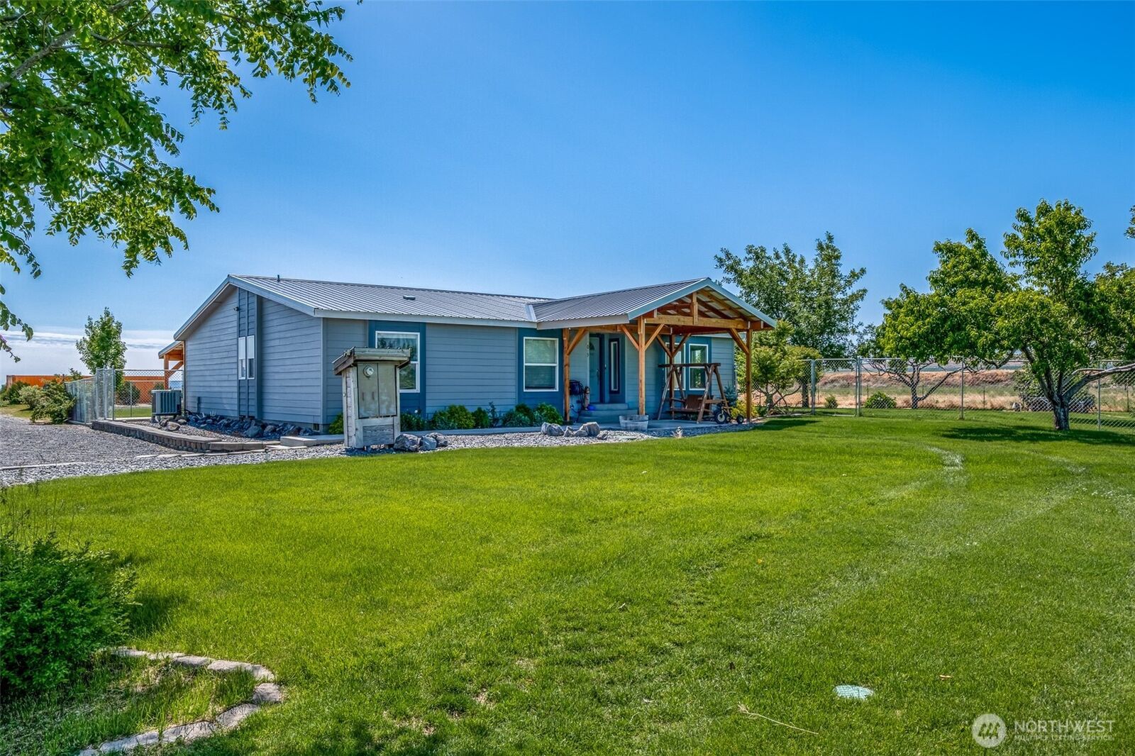 Property Photo: 4035 Rd Q SW WA 98848
