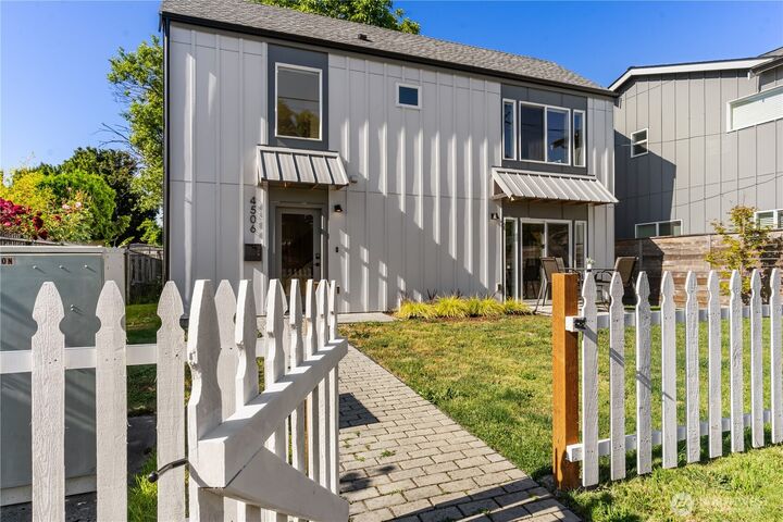 Property Photo:  4506  S Kenyon St  WA 98118 