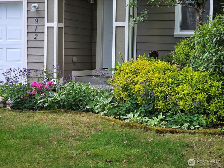 Property Photo:  912  Gina Court SE  WA 98513 