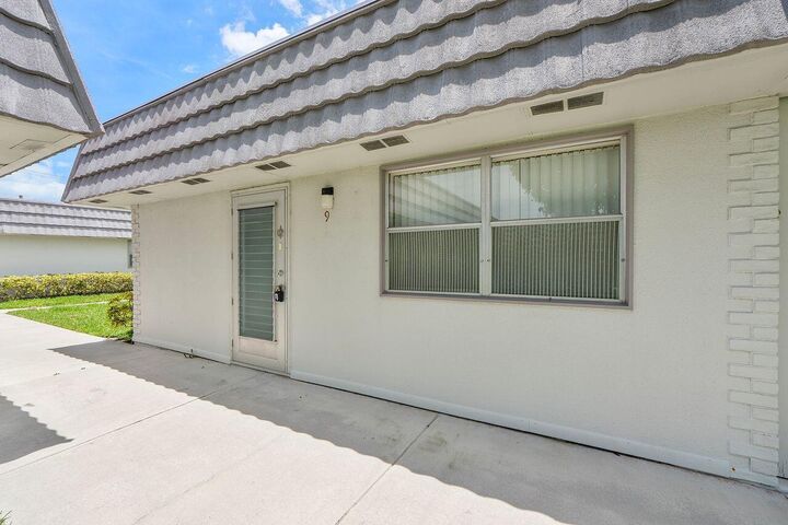 Property Photo:  9 Valencia Trail  FL 33446 